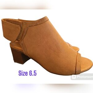 Cityclassified womens shoes sz 6.5 new